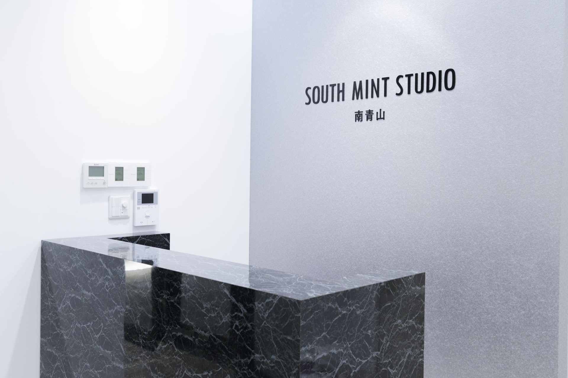 SOUTH MINT STUDIO 南青山